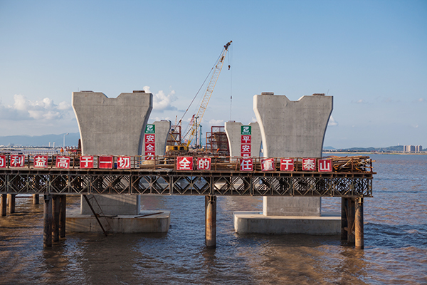 入海深110米！ezweb易利娱乐平台智能旋挖钻机助建飞云江特大桥