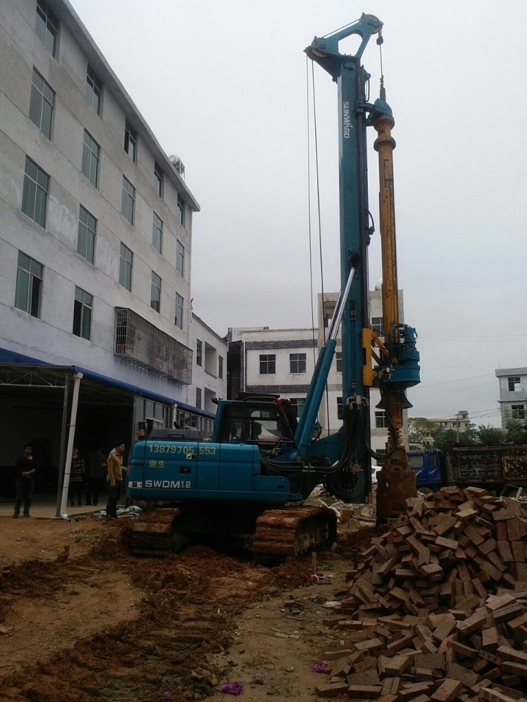 ezweb易利娱乐平台智能中小型旋挖钻机助力漂亮墟落建设