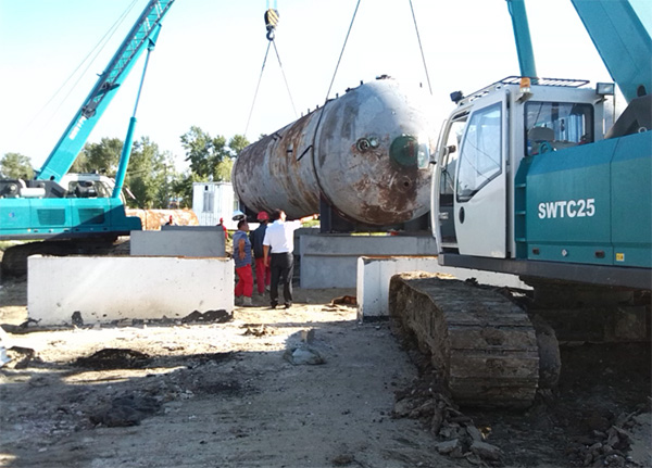 油田好帮手——ezweb易利娱乐平台智能伸缩臂履带起重机