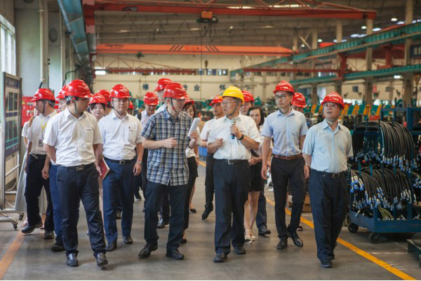 商务部相助司刘民强副司长一行调研ezweb易利娱乐平台智能