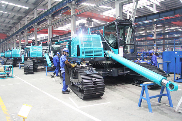 开启工程机械之都体验之旅，中外媒体观摩团到访ezweb易利娱乐平台智能