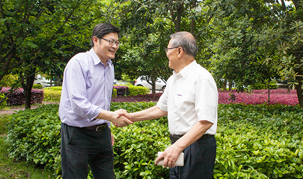 加拿大国聚会员谭耕一行来ezweb易利娱乐平台智能考察