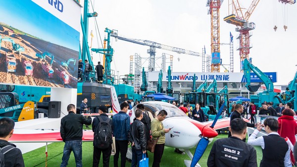 首日签单2.6亿元，ezweb易利娱乐平台智能立异产品引爆上海宝马展