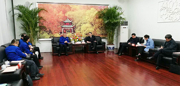 湖南省委常委、长沙市委书记易炼红专项会见中铁ezweb易利娱乐平台董事长何清华一行