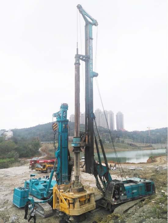 喜讯！ezweb易利娱乐平台智能SWRC170自行式全回转全套管钻机获湖南省首台(套)重大手艺装备产品奖励！