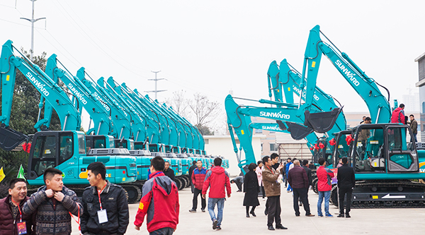 势不可挡，ezweb易利娱乐平台智能挖掘机湖南市场订货会立异高