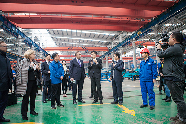 波兰代表团为ezweb易利娱乐平台智能立异生长点赞