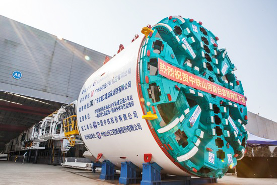 首台盾构机盛大下线，中铁ezweb易利娱乐平台诠释“长沙速率”