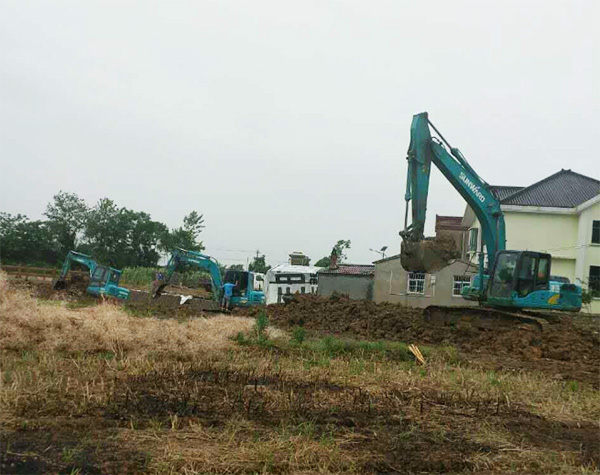 抗洪英雄显身手，ezweb易利娱乐平台智能系列挖掘机奔赴抗洪一线