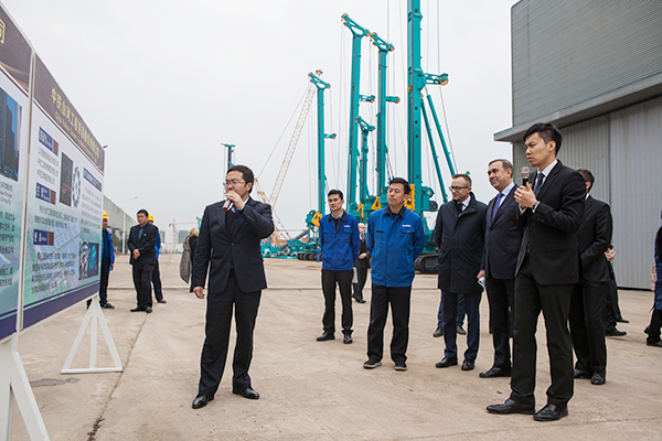 波兰代表团为ezweb易利娱乐平台智能立异生长点赞