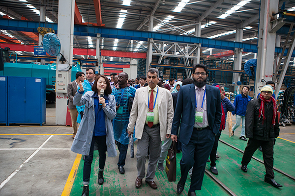 “一带一起”国家代表团到访ezweb易利娱乐平台智能，感受“大开眼界”