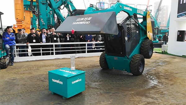 不平来战！ezweb易利娱乐平台智能展台有大礼等你拿