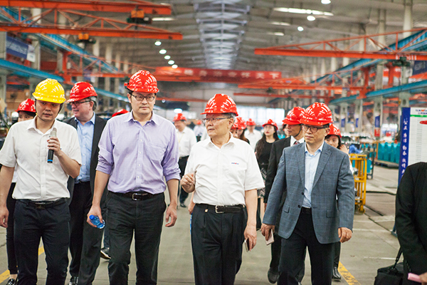 加拿大国聚会员谭耕一行来ezweb易利娱乐平台智能考察