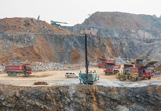 一台顶三台 ezweb易利娱乐平台智能潜孔钻机真好用