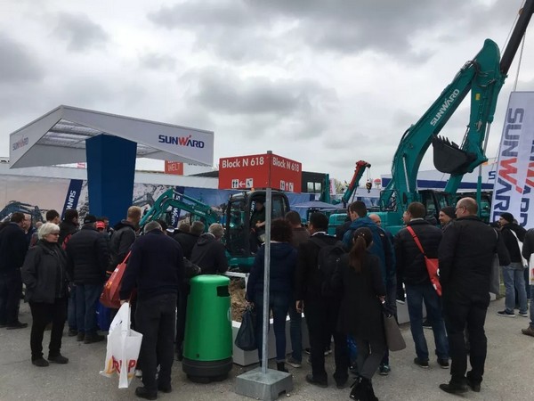 向天下展示中国“智造”魅力，ezweb易利娱乐平台智能携立异阵容闪灼德国宝马展