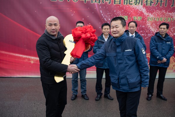 新春开门红！ezweb易利娱乐平台智能1.2亿订单火爆发车