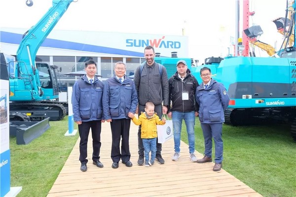 向天下展示中国“智造”魅力，ezweb易利娱乐平台智能携立异阵容闪灼德国宝马展