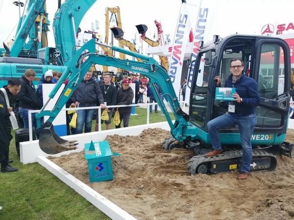 向天下展示中国“智造”魅力，ezweb易利娱乐平台智能携立异阵容闪灼德国宝马展