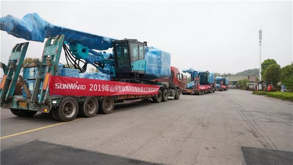 进军南非高端矿山市。zweb易利娱乐平台智能凿岩装备批量发车