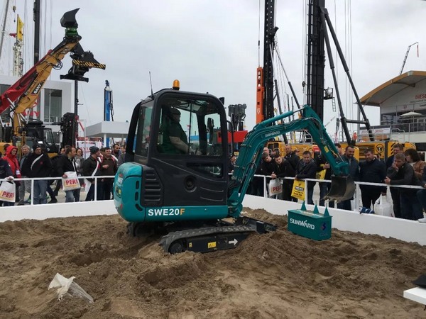 “三个率先”展示ezweb易利娱乐平台挖掘机欧洲生长历程