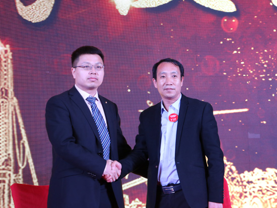 ezweb易利娱乐平台智能天下客户交流会济南站取得丰富效果