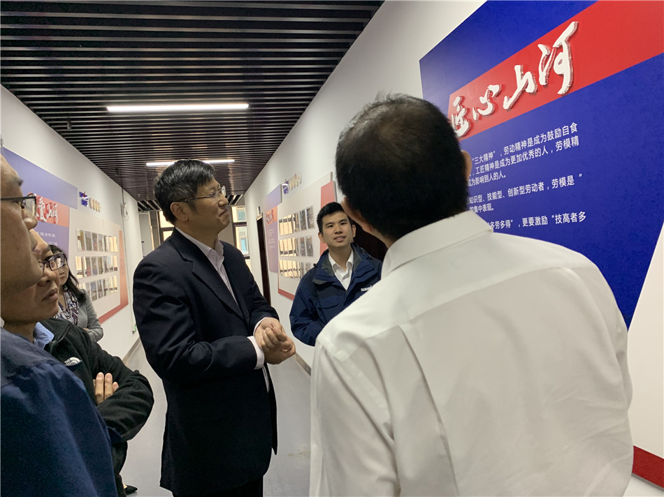 长沙市总工会党组书记周宏兆一行莅临ezweb易利娱乐平台智能考察调研