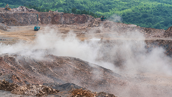 15年3万小时！ezweb易利娱乐平台智能元老级潜孔钻机“雄风”依旧