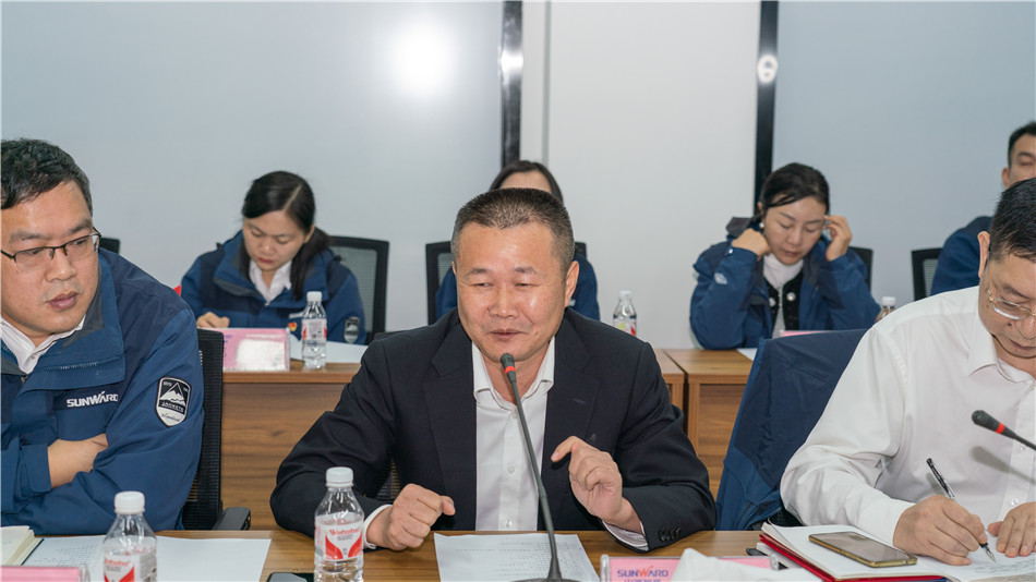 ezweb易利娱乐平台智能举行主题教育学习钻研会暨员工活动中心揭幕仪式