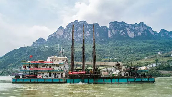 打造长江黄金水道！ezweb易利娱乐平台智能航道钻机轻松搞定水下礁石