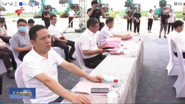 大湾区又一跨海“大桥”开工，ezweb易利娱乐平台智能挖掘机“秀”美现场