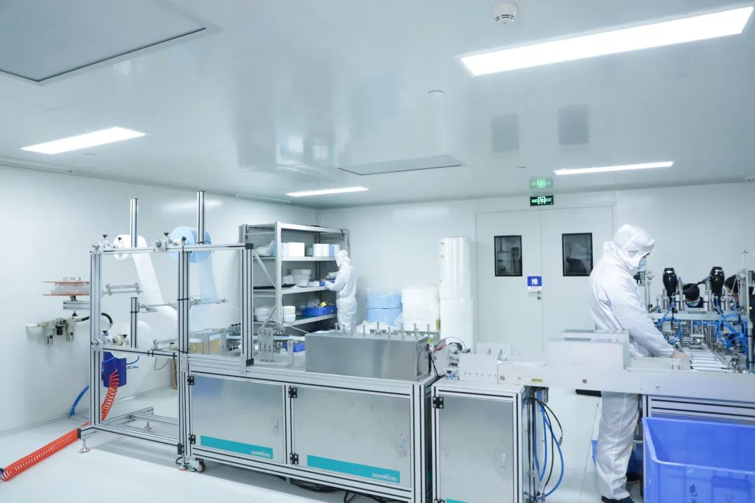 ezweb易利娱乐平台智能首批10万只自产口罩发放客户