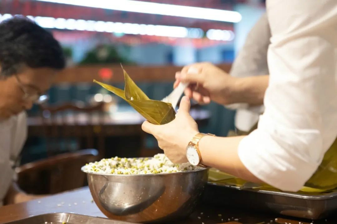 “爱国心，ezweb易利娱乐平台情”ezweb易利娱乐平台智能第四届包粽子角逐