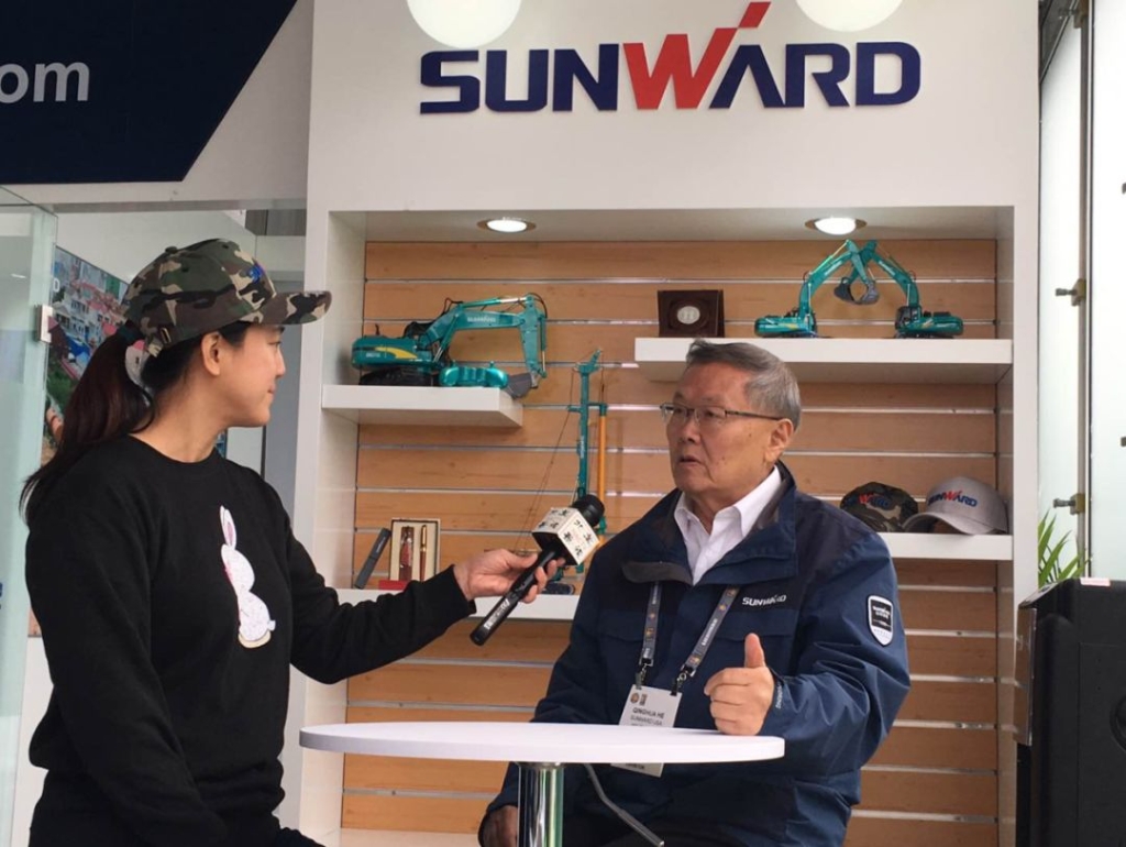 ezweb易利娱乐平台智能全新亮相美国工程机械展