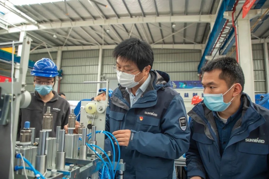 ezweb易利娱乐平台智能首台口罩机交付客户