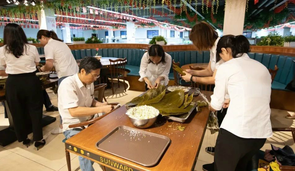 “爱国心，ezweb易利娱乐平台情”ezweb易利娱乐平台智能第四届包粽子角逐