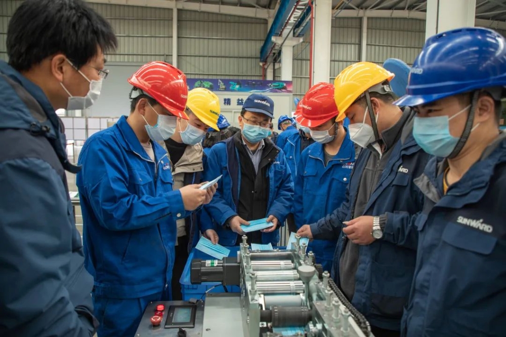 ezweb易利娱乐平台智能首台口罩机交付客户