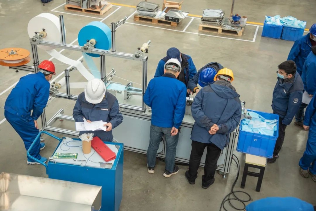 ezweb易利娱乐平台智能首台口罩机交付客户