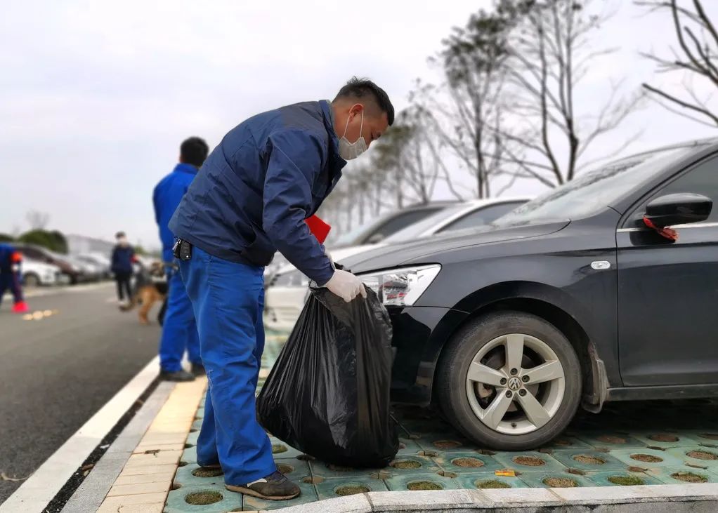 ezweb易利娱乐平台智能党员自愿者开展义务情形清扫