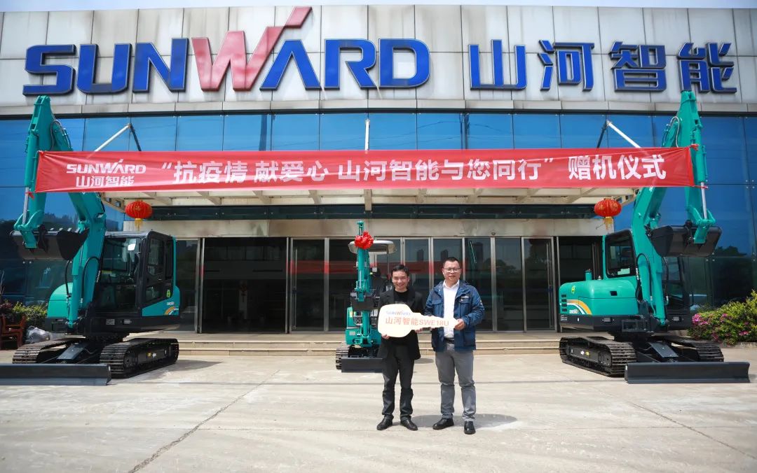 赠机仪式如约而至，ezweb易利娱乐平台智能与您偕行