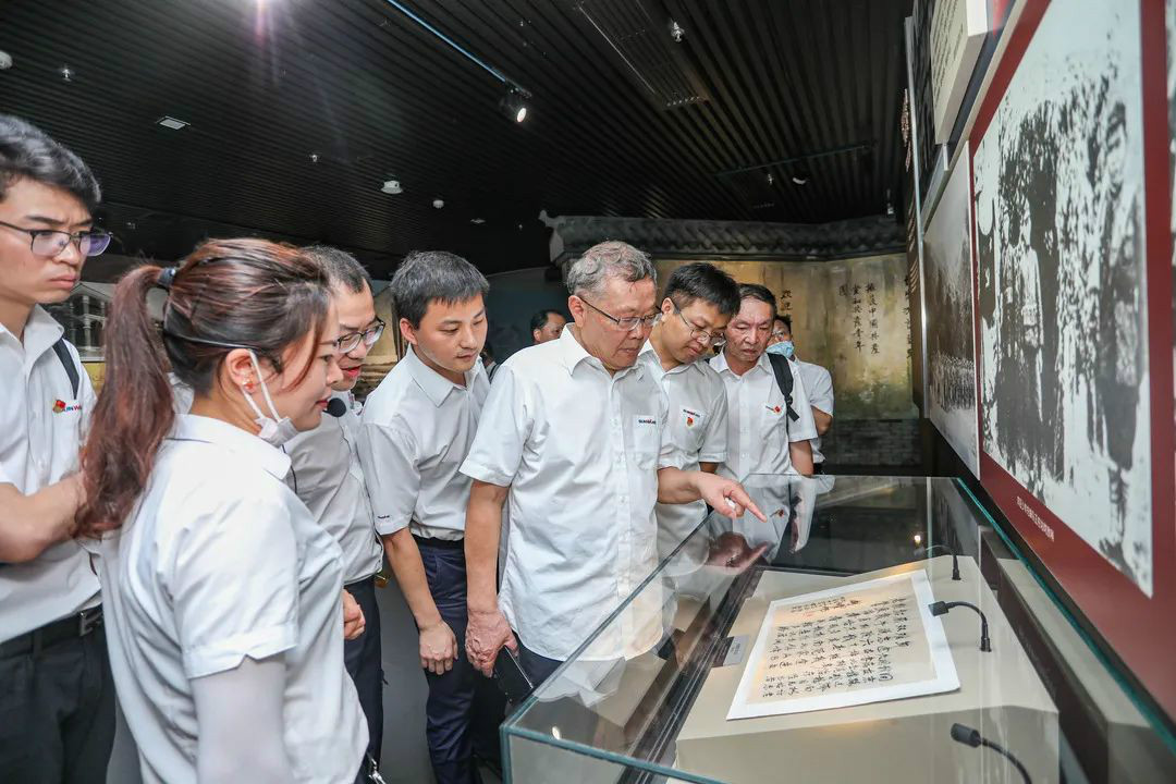 公正正直出清风正气，清廉自律塑优异形象——ezweb易利娱乐平台智能开展中高层干部清廉教育活动