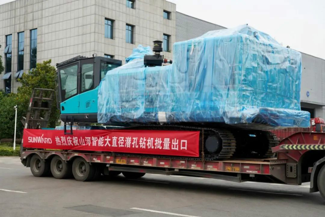 ezweb易利娱乐平台智能大孔径凿岩装备批量出口中东