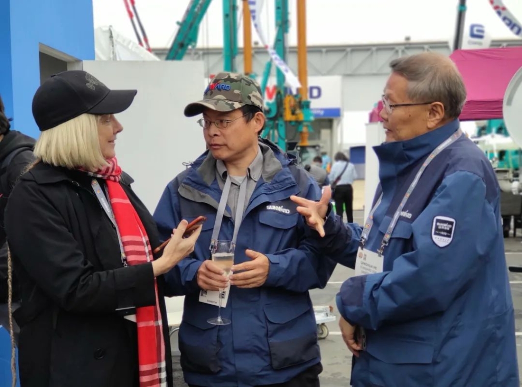 ezweb易利娱乐平台智能全新亮相美国工程机械展