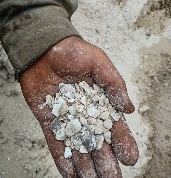 ezweb易利娱乐平台钻机深圳闹市显身手