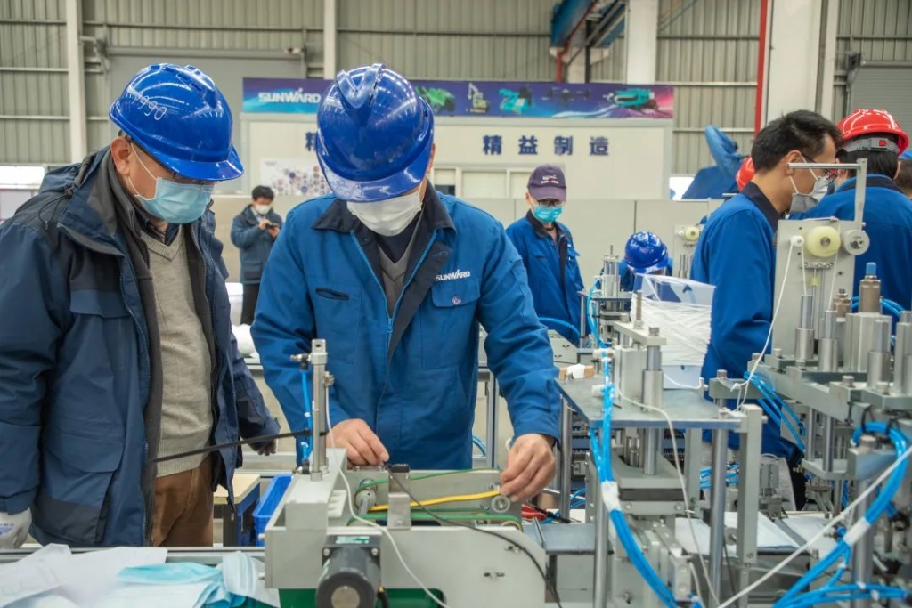 ezweb易利娱乐平台智能首台口罩机交付客户