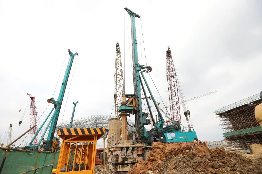 ezweb易利娱乐平台机群“染绿”贵阳机场扩建工地