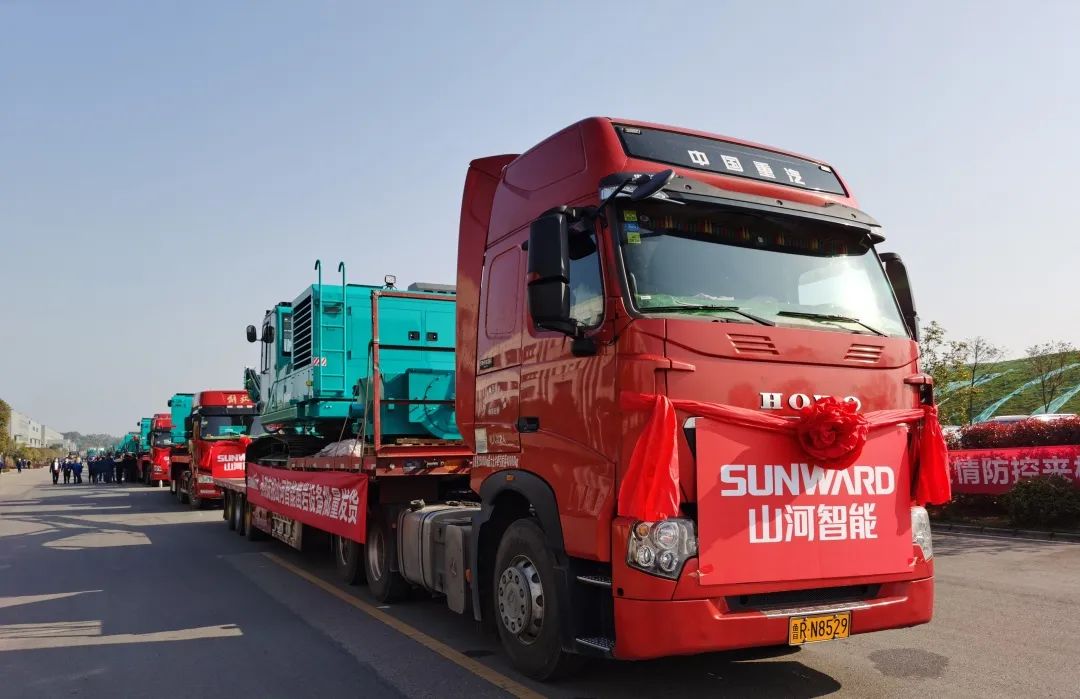 战“疫”喜报频传来！ezweb易利娱乐平台智能凿岩、起重装备批量发车