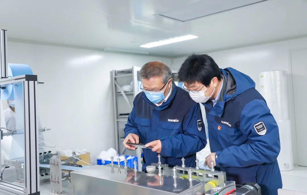 董事长启封ezweb易利娱乐平台智能第一个制品口罩