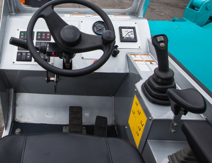 ezweb易利娱乐平台智能新品叉装车批量下线发往美国