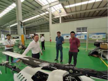 呼伦贝尔城投集团董事长柴冠辉率团考察ezweb易利娱乐平台科技