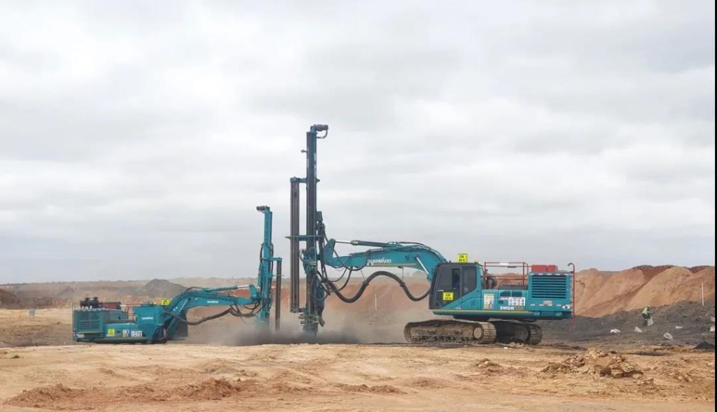 ezweb易利娱乐平台智能凿岩装备名扬南非